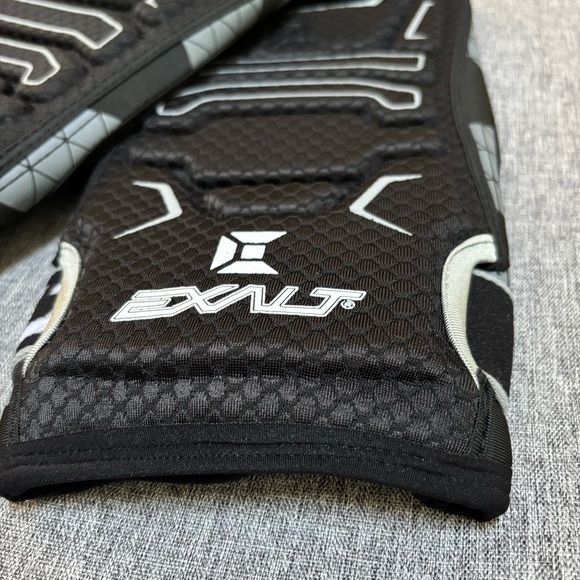 Exalt Paintball FreeFlex Knee Pads – Black – Small - Picture 4 of 7